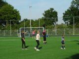 Laatste training S.K.N.W.K. JO10-1 van seizoen 2022-2023 (partijtje tegen de ouders) (47/165)